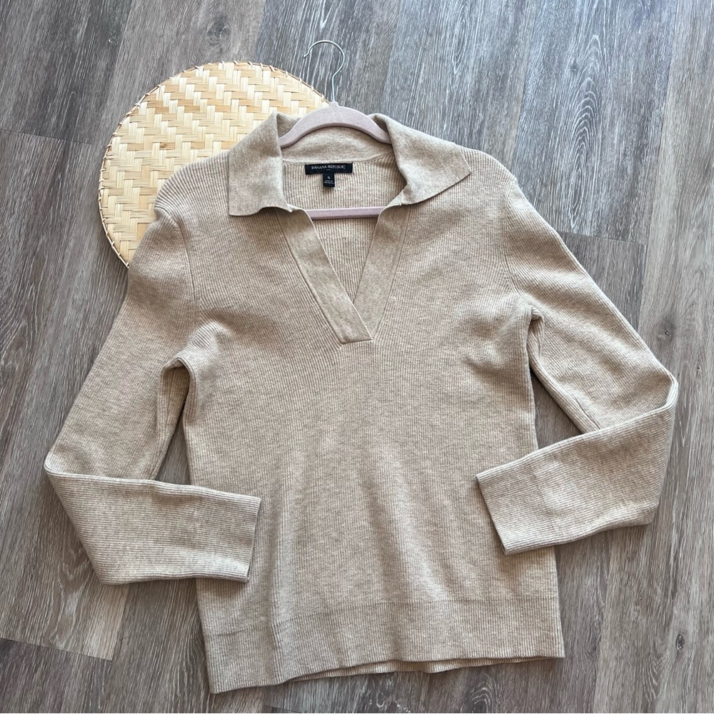 Banana Republic Light Tan V-Neck Sweater